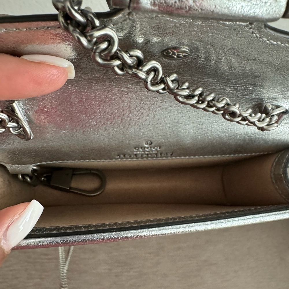 Gucci Dionysus Silver Metallic Shoulder Bag with Embellished Horseshoe Accent - Picture 5 of 5